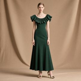 Elegant Emerald Green Long Gown with Ruffled Neckline - Formal Evening Dress
