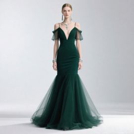 Elegant Emerald Green Off - Shoulder Mermaid Evening Gown with Tulle Skirt