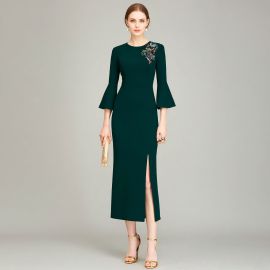 Elegant Emerald Green Long Dress: Embroidered Shoulder, Trumpet Sleeves & High Slit