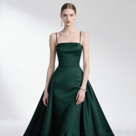 Elegant Emerald Green Spaghetti Strap Ball Gown Evening Dress