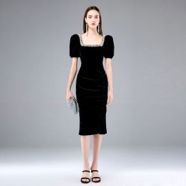 Elegant Black Velvet Dress: Pearl-Embellished Square Neck & Puff Sleeves for Formal Occasions