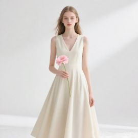 Elegant Sleeveless V-Neck Midi Dress: Minimalist Chic for Summer Events