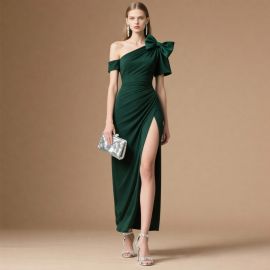 Elegant Emerald Green One-Shoulder Gown with Bow & High Slit - Chic Evening Dress