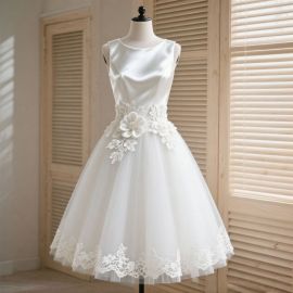 Elegant White Sleeveless Short Wedding Dress with Floral Lace Appliques & Tulle Skirt