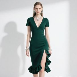 Elegant Dark Green V-Neck Dress: Short Sleeves, High Slit & Ruffled Hem