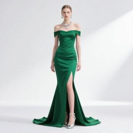 Elegant Emerald Green Off - Shoulder Mermaid Evening Gown with High Slit