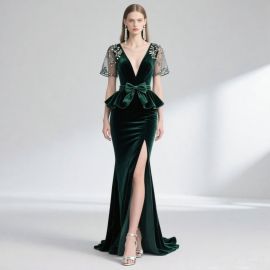 Elegant Emerald Green Velvet Evening Dress - Deep V-Neck, Beaded Short Sleeves, Peplum Bow Waist & High Slit