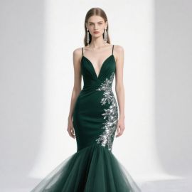 Stunning Emerald Green Mermaid Gown with Sequin Embellishments - V-Neck Spaghetti Straps Evening Dress